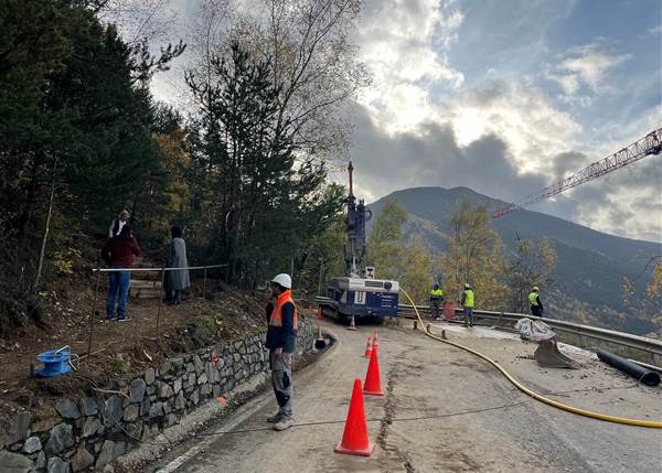 S’agilitzen els treball a la carretera d’accés als Cortals d’Anyós