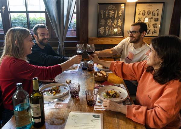 Una cinquantena de persones activen el passaport gastronòmic digital de la Massana Fogons